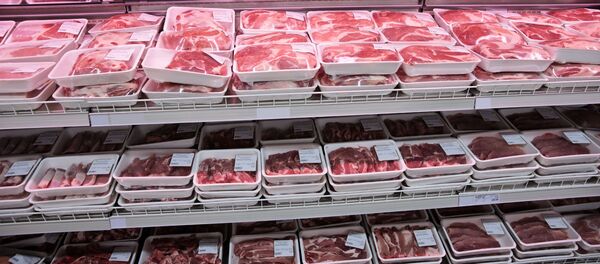 Свежее мясо в супермаркете, архивное фото - Sputnik Литва