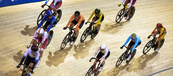 Спортсмены в гонке по очкам на женских соревнованиях по трековым гонкам на II Европейских играх в Минске - Sputnik Литва