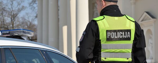Офицер полиции в Старом город, Вильнюс, архивное фото - Sputnik Литва