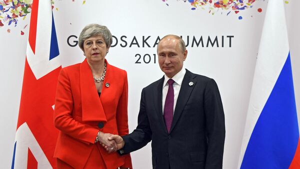 Президент РФ Владимир Путин и премьер-министр Великобритании Тереза Мэй во время встречи на полях саммита Группы двадцати в Осаке - Sputnik Lietuva