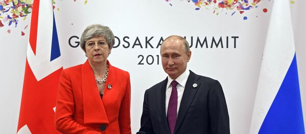 Президент РФ Владимир Путин и премьер-министр Великобритании Тереза Мэй во время встречи на полях саммита Группы двадцати в Осаке Президент РФ Владимир Путин и премьер-министр Великобритании Тереза Мэй во время встречи на полях саммита Группы двадцати в Осаке - Sputnik Lietuva