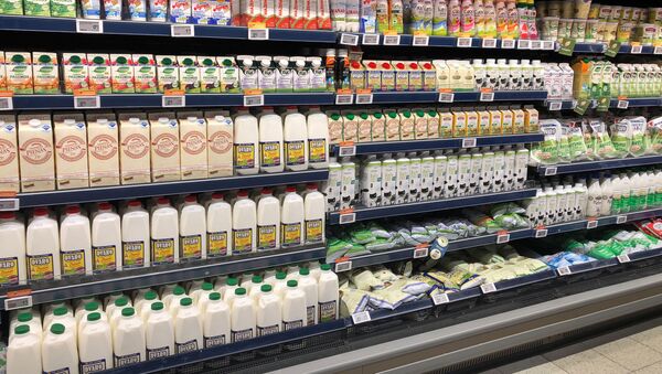 Молочная продукция в литовском супермаркете, архивное фото - Sputnik Lietuva