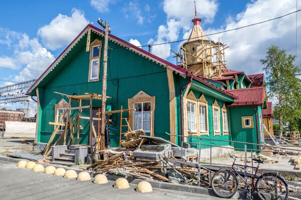 Реставрация памятника архитектуры железнодорожного вокзала в городе Медвежьегорск в Республике Карелия - Sputnik Lietuva