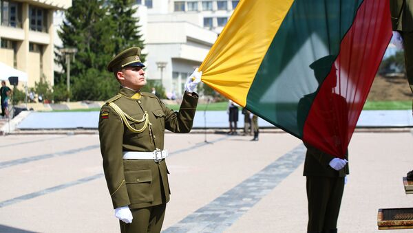 Литовские военные и флаг Литвы, архивное фото - Sputnik Литва