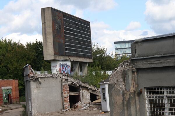 Электронное табло у главного входа на трибуны Электронное табло у главного входа на трибуны - Sputnik Литва