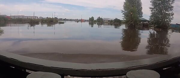 Rusijos Irkutsko srityje žmonės gelbiami nuo potvynio Rusijos Irkutsko srityje žmonės gelbiami nuo potvynio - Sputnik Lietuva