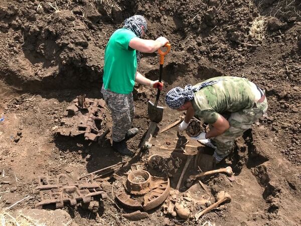 Ukrainos ir Rusijos pasienyje rastas TSRS tankas KV-1 su žuvusia įgula Ukrainos ir Rusijos pasienyje rastas TSRS tankas KV-1 su žuvusia įgula - Sputnik Lietuva