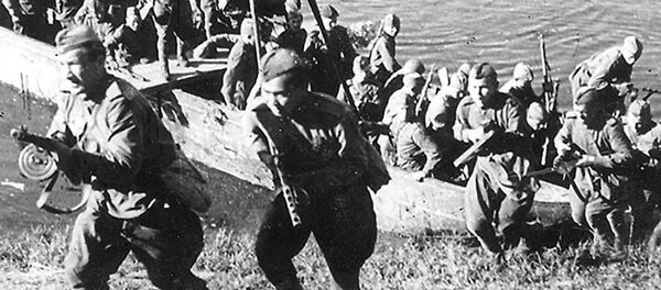 Подразделения 3-его Белорусского фронта фосирует реку Лучеса, июнь 1944 года, архивное фото Подразделения 3-его Белорусского фронта фосирует реку Лучеса, июнь 1944 года, архивное фото - Sputnik Lietuva