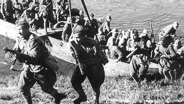 Подразделения 3-его Белорусского фронта фосирует реку Лучеса, июнь 1944 года, архивное фото - Sputnik Lietuva