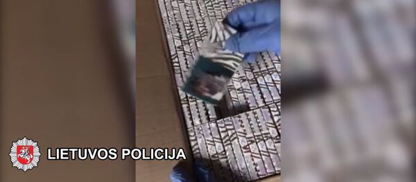 Житель Литвы прятал в сарае контрабандные сигареты и нелегальный алкоголь Житель Литвы прятал в сарае контрабандные сигареты и нелегальный алкоголь - Sputnik Литва