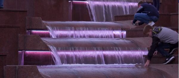 Открытие фонтана возле здания Литовского национального театра оперы и балета в Вильнюсе - Sputnik Литва