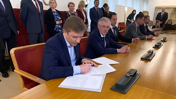 Четыре партии подписали коалиционное соглашение и разделили министерства - Sputnik Литва