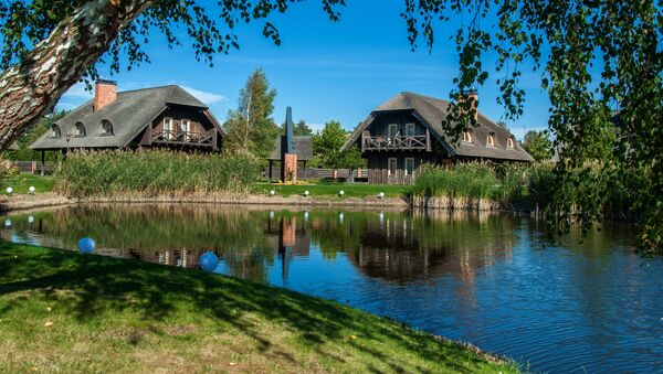 Старые деревянные дома с камышовые крыши курорте Паланга, Литва, архивное фото - Sputnik Lietuva