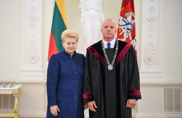 Президент Литвы приняла присягу девяти районных судей - Sputnik Литва
