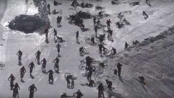 Vaizdo įraše užfiksuotas masinis dviratininkų kritimas nuo kalno Alpėse - Sputnik Lietuva