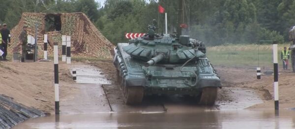 Появилось видео подводного вождения танкистов в Калининградской области Появилось видео подводного вождения танкистов в Калининградской области - Sputnik Литва