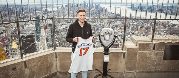 Дебют Браздейкиса в Летней лиге НБА совпал с землетрясением - Sputnik Литва