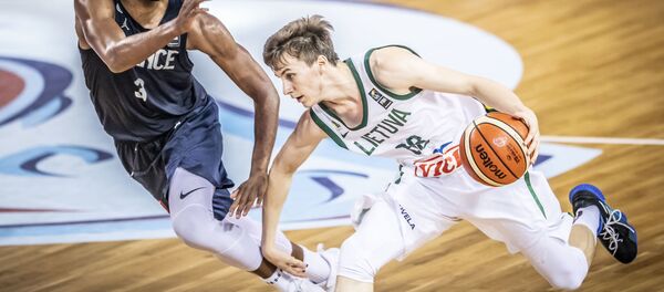 Юношеский чемпионат мира по баскетболу, играет сборная Литвы, 7 июля 2019 года - Sputnik Литва