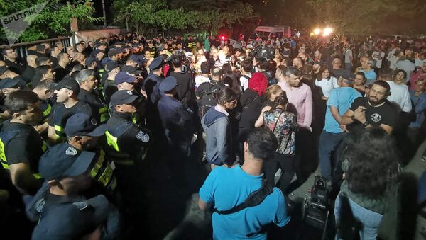 Dūma ragina įšaldyti santykius su Gruzija po skandalo TV kanale Rustavi 2 Dūma ragina įšaldyti santykius su Gruzija po skandalo TV kanale Rustavi 2 - Sputnik Lietuva