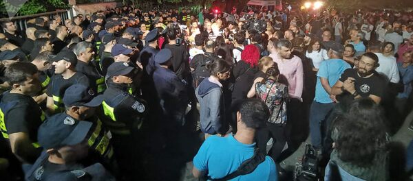 Акция протеста у здания Rustavi 2 Акция протеста у здания Rustavi 2 - Sputnik Lietuva