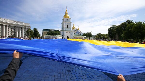 Флаг Украины на Михайловской площади города Киева, архивное фото - Sputnik Lietuva