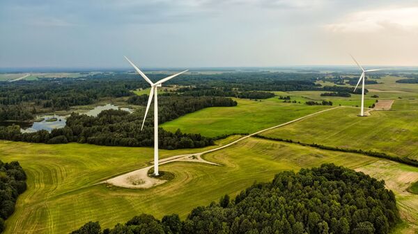 Вид с воздуха ветровых турбин генерации энергии, расположенный в Литве, архивное фото - Sputnik Lietuva