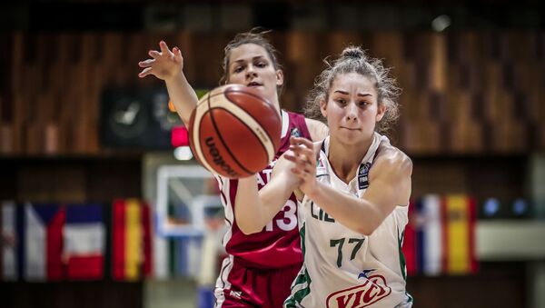 Первенство Европы по баскетболу среди девушек (U-18) играют Литва и Латвия, 8 июля 2019 года - Sputnik Литва