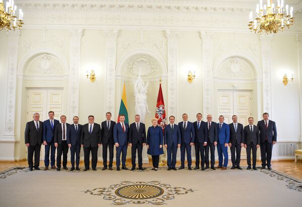 Уходящий президент Литвы поблагодарила кабмин за работу Уходящий президент Литвы поблагодарила кабмин за работу - Sputnik Литва