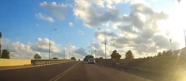 BMW pavojingai manevravo ant viaduko - Sputnik Lietuva