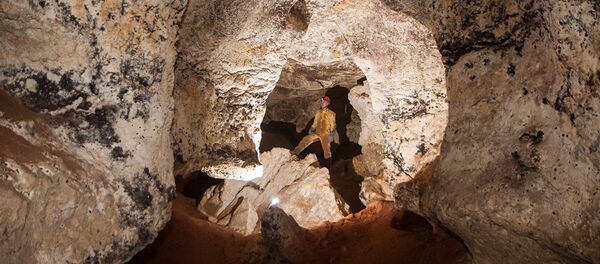 Пещера, найденная в районе поселка Зуя на месте строительства трассы Таврида Пещера, найденная в районе поселка Зуя на месте строительства трассы Таврида - Sputnik Lietuva