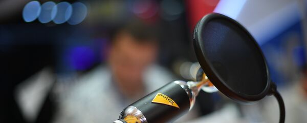 Микрофон в студии радио Sputnik, архивное фото - Sputnik Литва