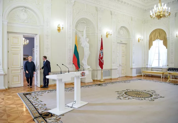 Grybauskaitės patarėjas papasakojo apie jos iškalbingą žvilgsnį Grybauskaitės patarėjas papasakojo apie jos iškalbingą žvilgsnį - Sputnik Lietuva