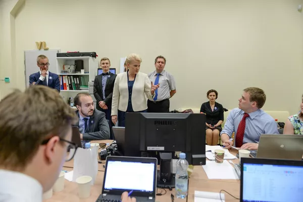 Grybauskaitės patarėjas papasakojo apie jos iškalbingą žvilgsnį Grybauskaitės patarėjas papasakojo apie jos iškalbingą žvilgsnį - Sputnik Lietuva