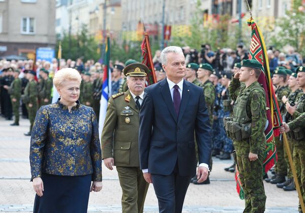 Грибаускайте передала президентский дворец новому главе Литвы Грибаускайте передала президентский дворец новому главе Литвы - Sputnik Литва