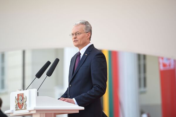 Грибаускайте передала президентский дворец новому главе Литвы Грибаускайте передала президентский дворец новому главе Литвы - Sputnik Литва