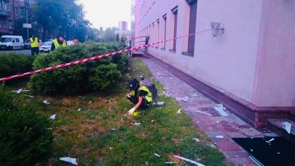 Kijevo policija prie TV kanalo 112 Ukraina pastato, kuris buvo apšaudytas iš granatsvaidžio - Sputnik Lietuva