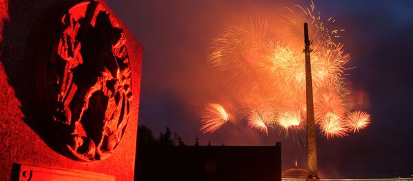 Салют в честь 75-летия освобождения Минска от немецко-фашистских захватчиков, архивное фото - Sputnik Литва