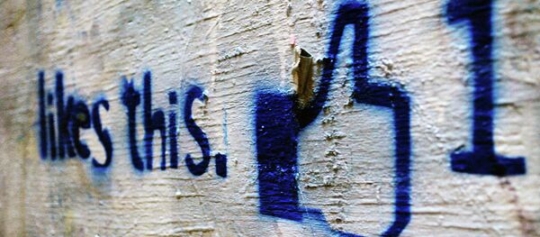 Граффити лайк Facebook на стене Граффити лайк Facebook на стене - Sputnik Литва