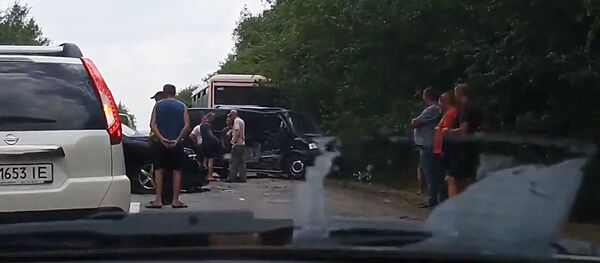 Кортеж Владимира Зеленского столкнулся с автобусами, в которых ехали дети Кортеж Владимира Зеленского столкнулся с автобусами, в которых ехали дети - Sputnik Литва