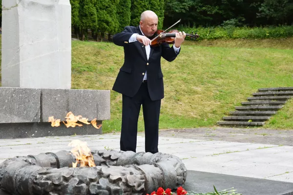 Vilniuje paminėtos 75-osios išlaisvinimo nuo nacių užpuolikų metinės Vilniuje paminėtos 75-osios išlaisvinimo nuo nacių užpuolikų metinės - Sputnik Lietuva