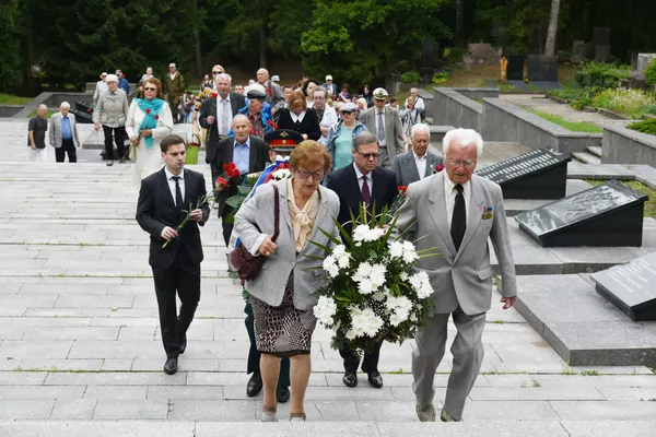 Торжества по случаю 75-летия освобождения Вильнюса и Вильнюсского края от фашистских захватчиков Торжества по случаю 75-летия освобождения Вильнюса и Вильнюсского края от фашистских захватчиков - Sputnik Lietuva