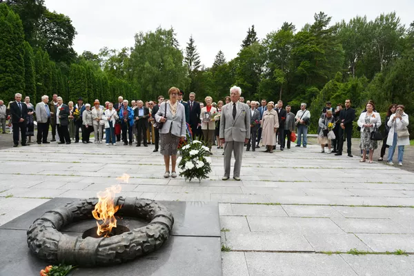 Торжества по случаю 75-летия освобождения Вильнюса и Вильнюсского края от фашистских захватчиков Торжества по случаю 75-летия освобождения Вильнюса и Вильнюсского края от фашистских захватчиков - Sputnik Lietuva