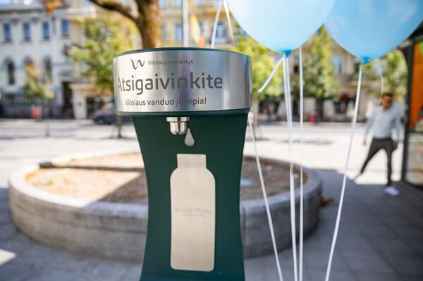 В центре Вильнюса появились новые питьевые фонтанчики - Sputnik Литва