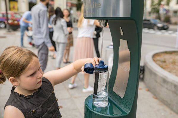 В центре Вильнюса появились новые питьевые фонтанчики - Sputnik Литва