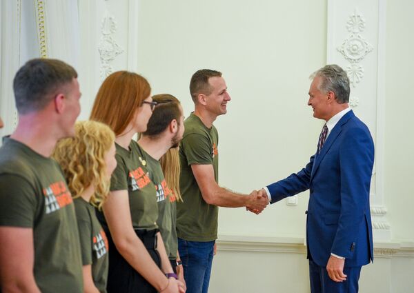 Президент Литвы встретился с участниками проекта Миссия Сибирь Президент Литвы встретился с участниками проекта Миссия Сибирь - Sputnik Литва