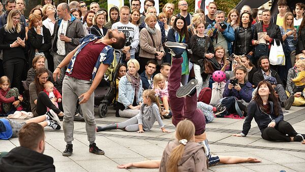 Международный фестиваль современного уличного театра SPOT в Вильнюсе - Sputnik Литва