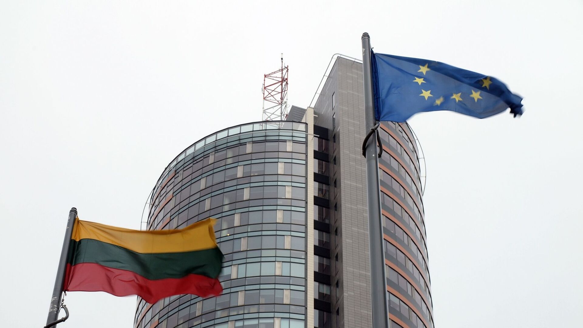 Флаги Литвы и Европейского союза в Вильнюсе, архивное фото - Sputnik Литва, 1920, 06.03.2023
