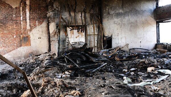 В обгоревшем здании Мариупольского городского совета, архивное фото - Sputnik Lietuva