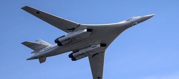 Самолет Ту-160 во время авиашоу, архивное фото - Sputnik Литва