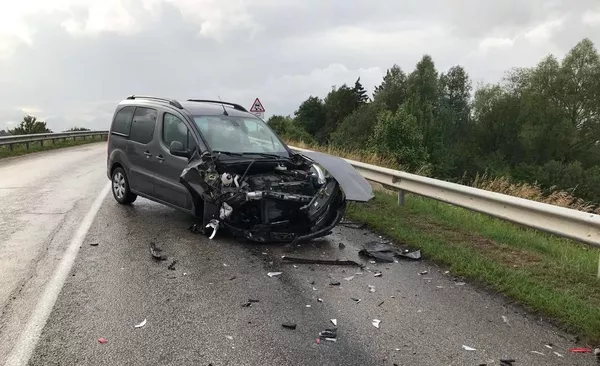 Kontrabandininkai persekiojimo metu taranavo policijos automobilius Kontrabandininkai persekiojimo metu taranavo policijos automobilius - Sputnik Lietuva